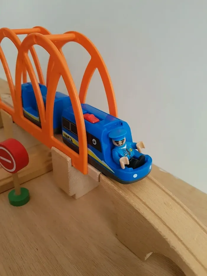 Train en bois Brio, pont orange ikea et rails - photo numéro 8