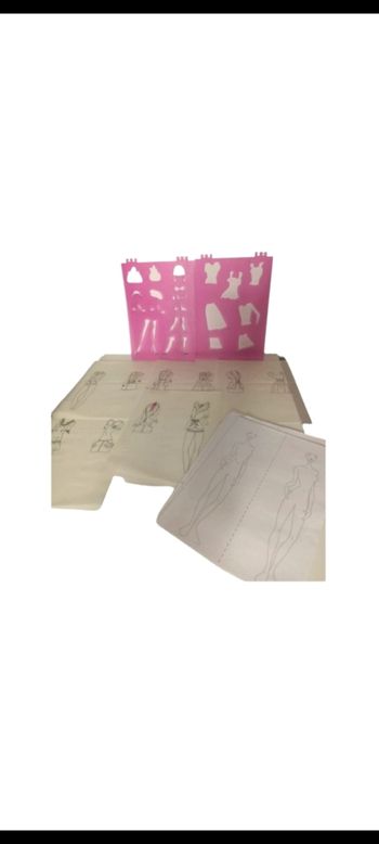 Lot d'accessoires de création de tenue à dessiner