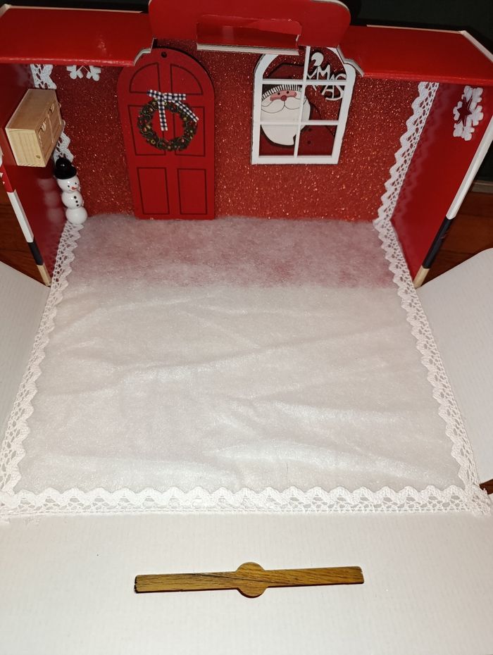 Valise maison miniature bébé lutin de Noël - photo numéro 3