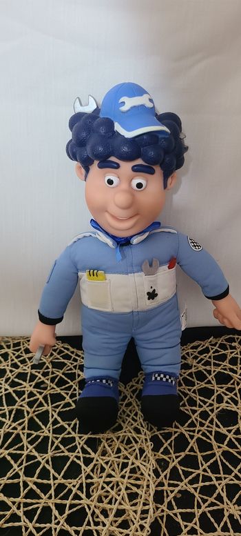 Peluche Talking Big Chris Visage et mains en plastique Rorry le mécanicien de course