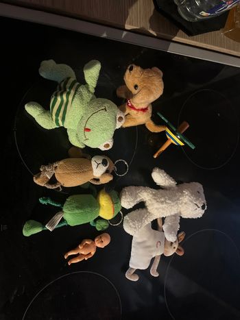 Lot peluches et jouets