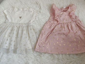 2 robes de chez H&M.