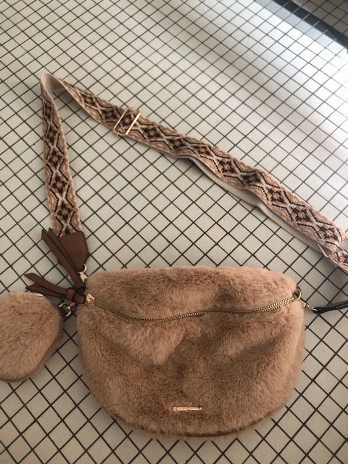 Sac à bandoulière en fausse fourrure moa