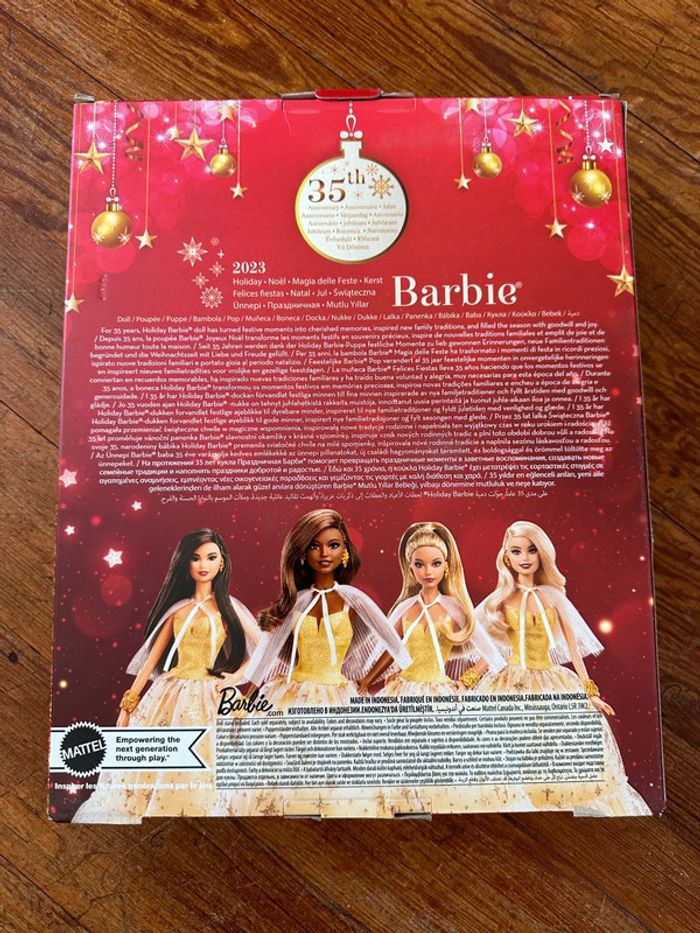 NEUF Barbie Signature - Joyeux Noël 2023 brune métisse noire christmas coffret rouge - photo numéro 3