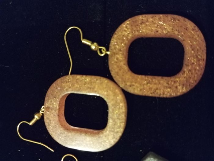 Lot de boucles d'oreilles en résine - photo numéro 3