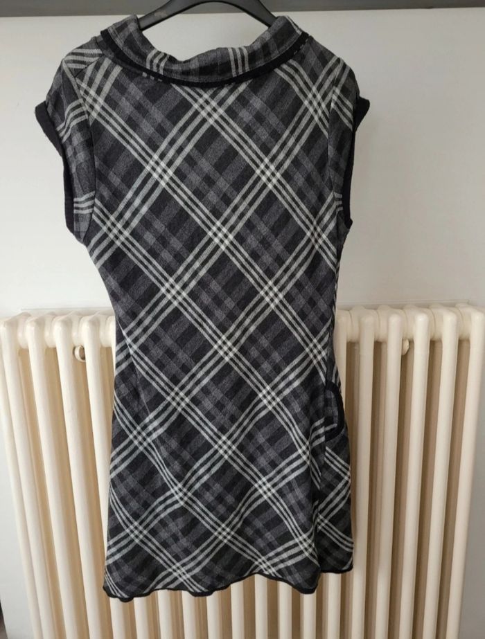 Robe moulante à carreaux - photo numéro 4