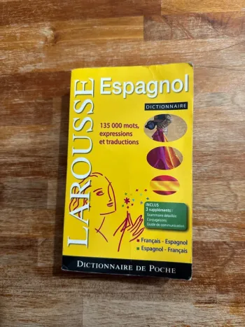 Livre Larousse espagnole