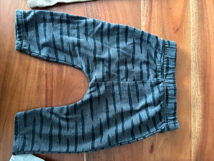 Lot pantalon 12M - photo numéro 3