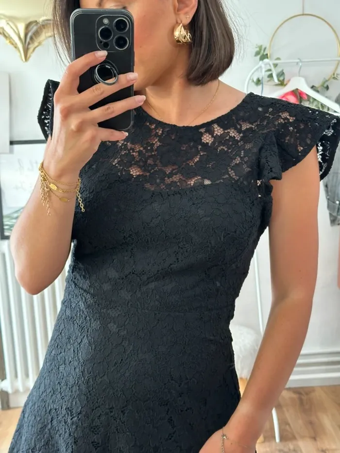 Robe Claudie Pierlot en dentelle noire taille 36 - photo numéro 4