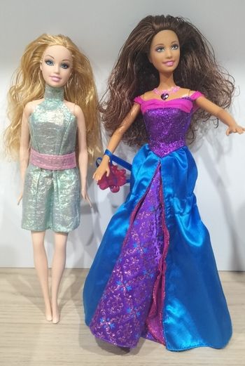 Lot de 2 barbie