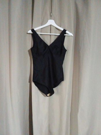 Maillot de bain noir col V taille 42