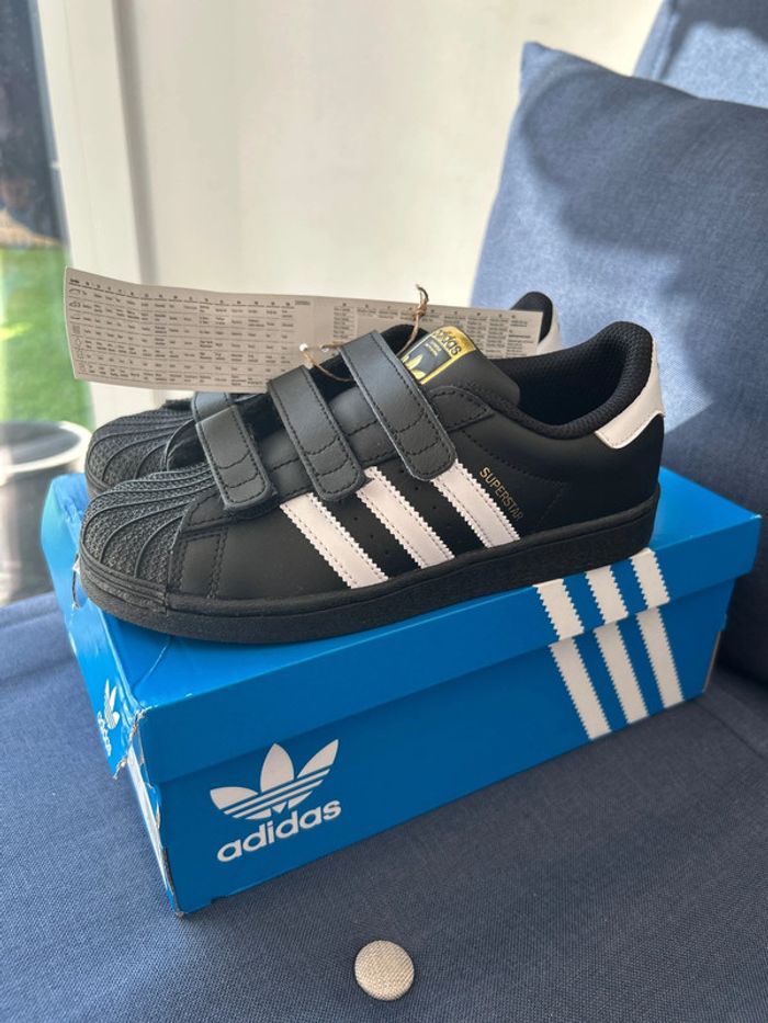 Adidas Superstar taille 35 - photo numéro 2