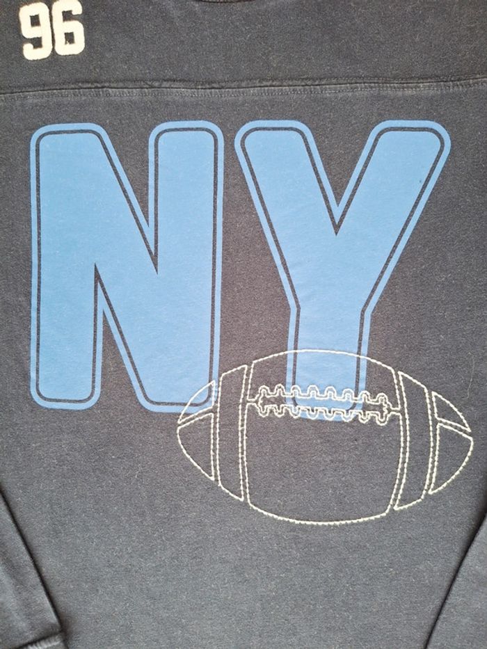 T-shirt manches longues Okaïdi 12 ans bleu marine avec inscriptions NY Bleu et ballon de rugby brodé - photo numéro 2