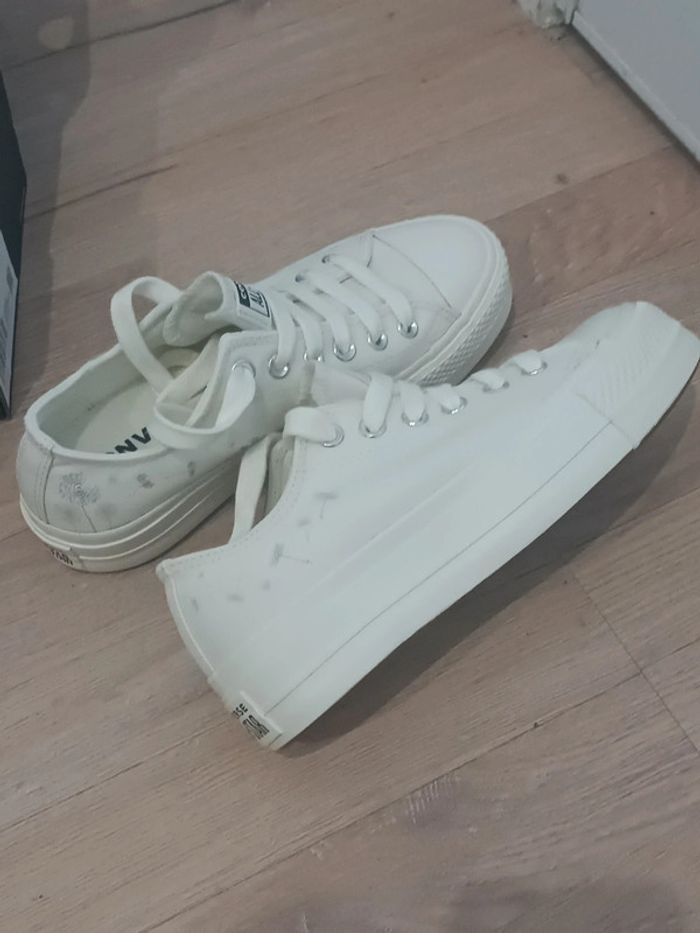 Converse Chuck Taylor All Star Lift Platform Flowers