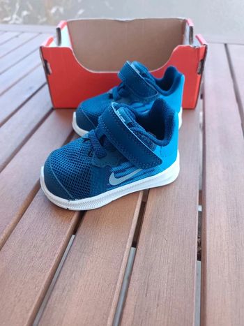 Baskets Nike bébé pointure 17