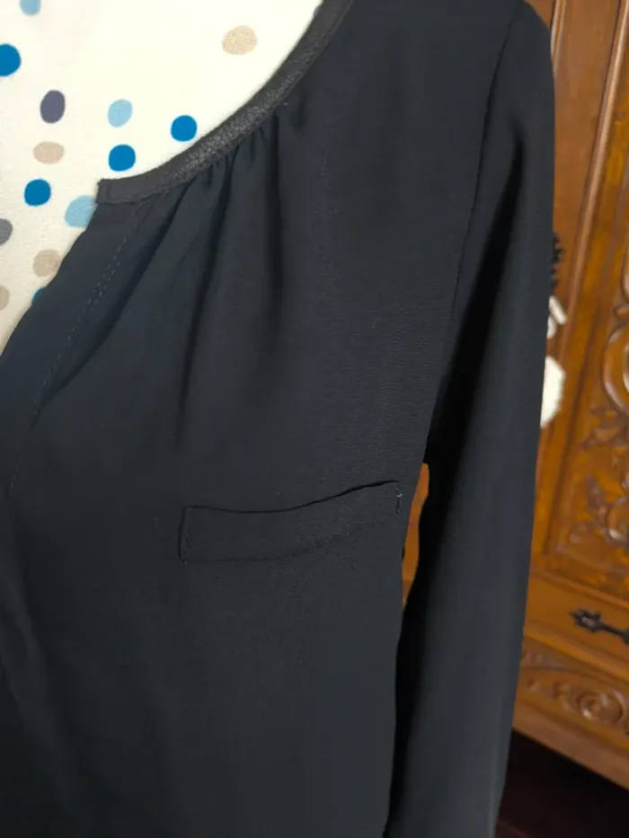 Jolie blouse noir mat - photo numéro 4