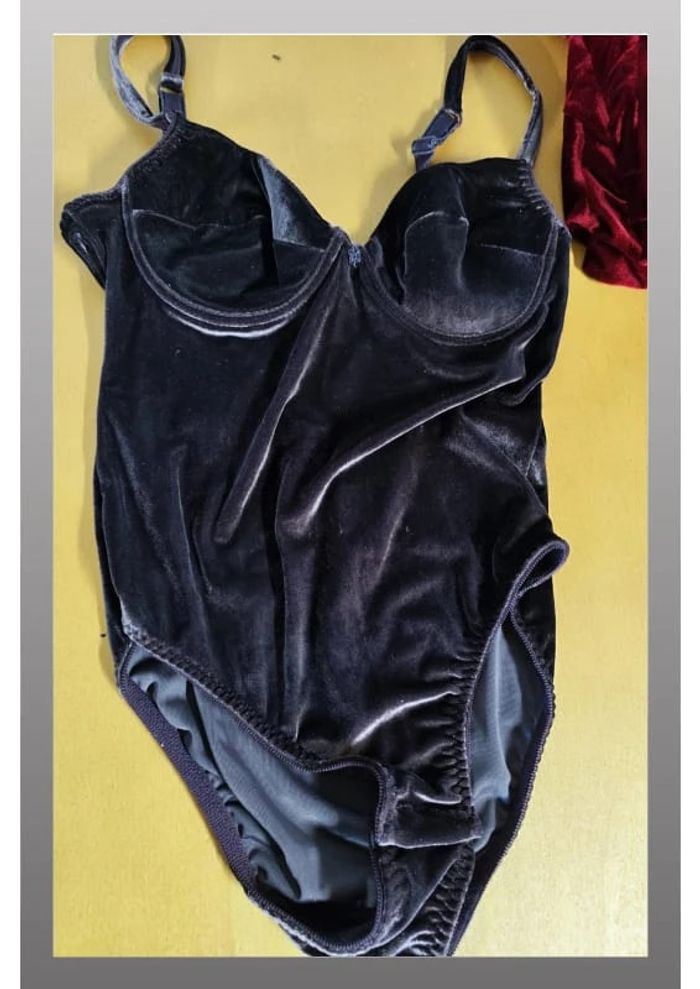 Lot de 63 bodies femme Taille S/M/L - photo numéro 3