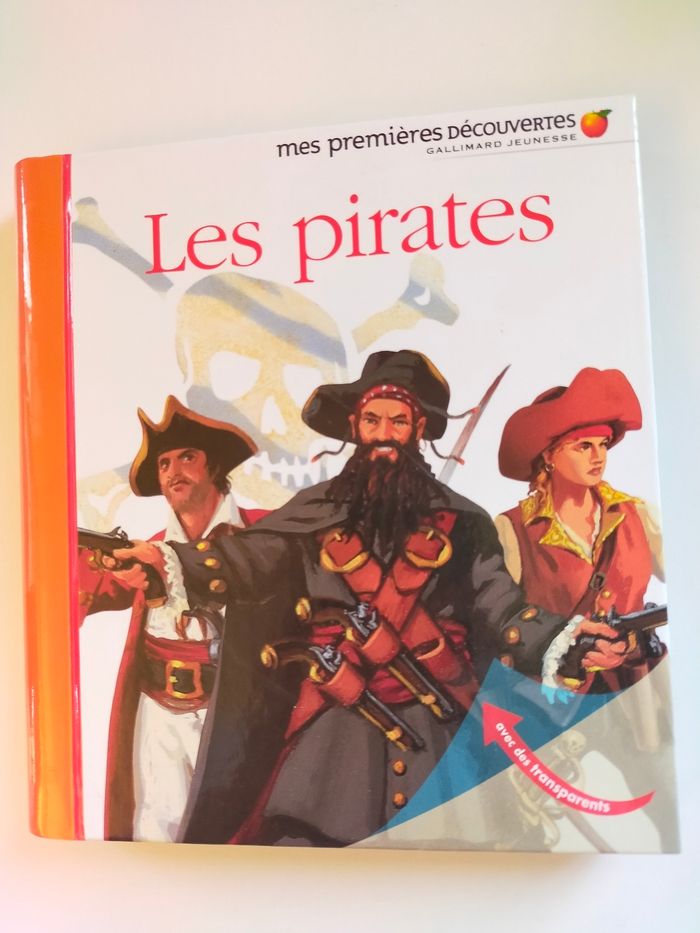 Livré "Les pirates" Collection Mes premières Découvertes de chez Gallimard Jeunesse