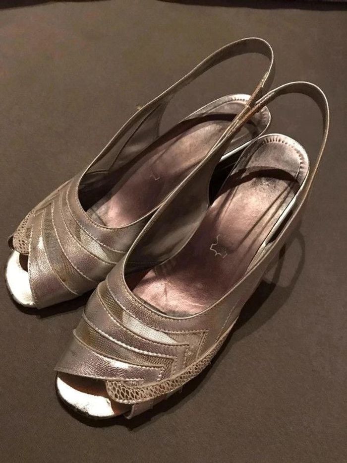 Sandales à talon compensé