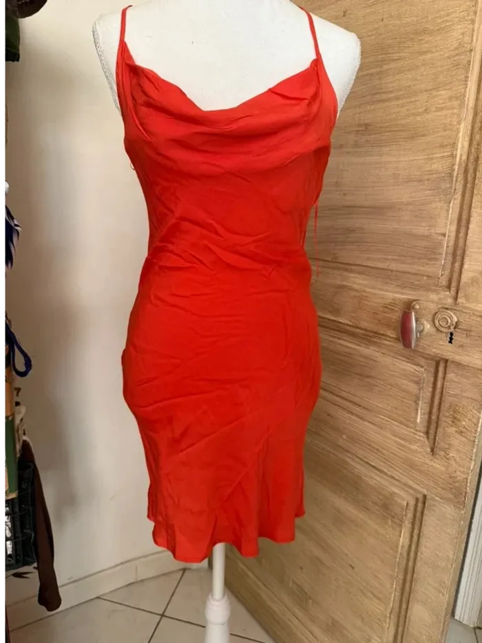 Robe satinée rouge – H&M – Taille XS