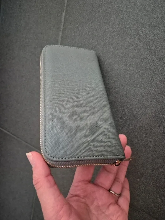 Portefeuille gris - photo numéro 4