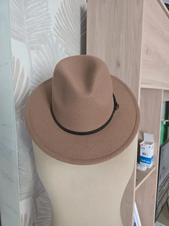 Magnifique chapeau Destockage neuf - photo numéro 6