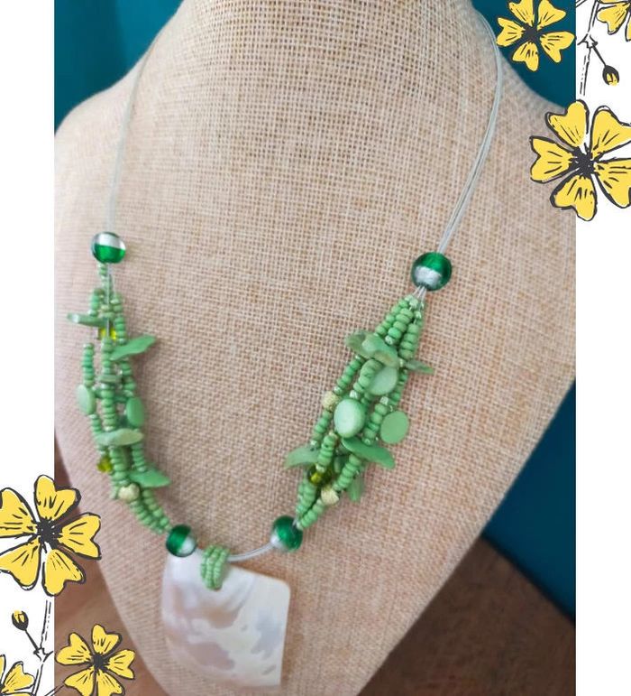 Collier perles vertes et pendentif nacré – Fait main - photo numéro 2