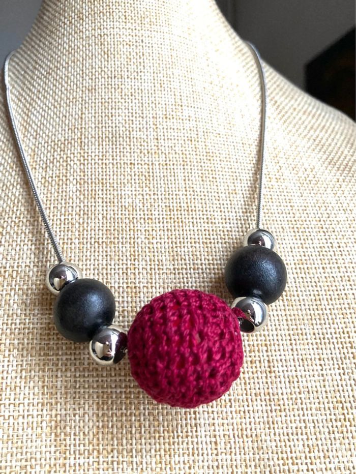 collier boule rouge - photo numéro 2