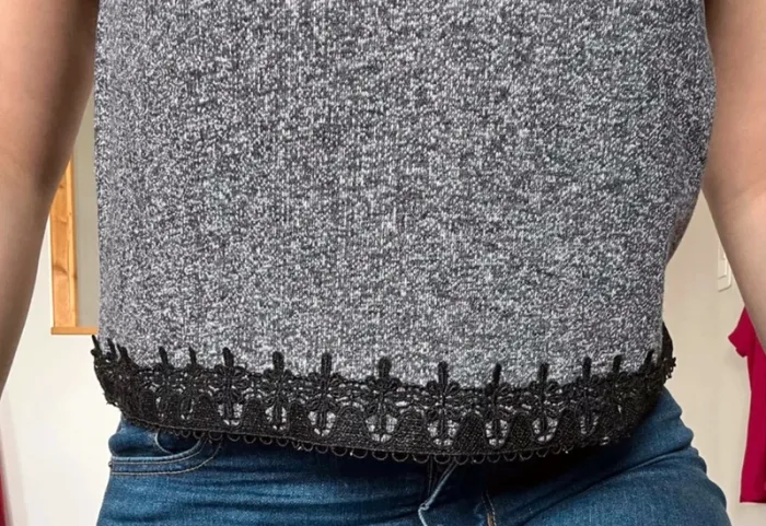 Top gris chiné et noir dentelle casual - photo numéro 3