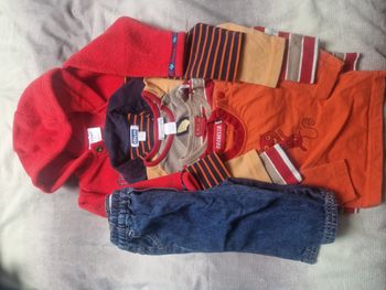 LOT 6 pièces Bébé  6-9 mois (Chicco, Orchestra, LOGG, Disney)