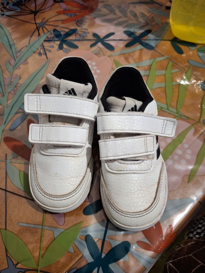 Baskets adidas taille 22 - photo numéro 4