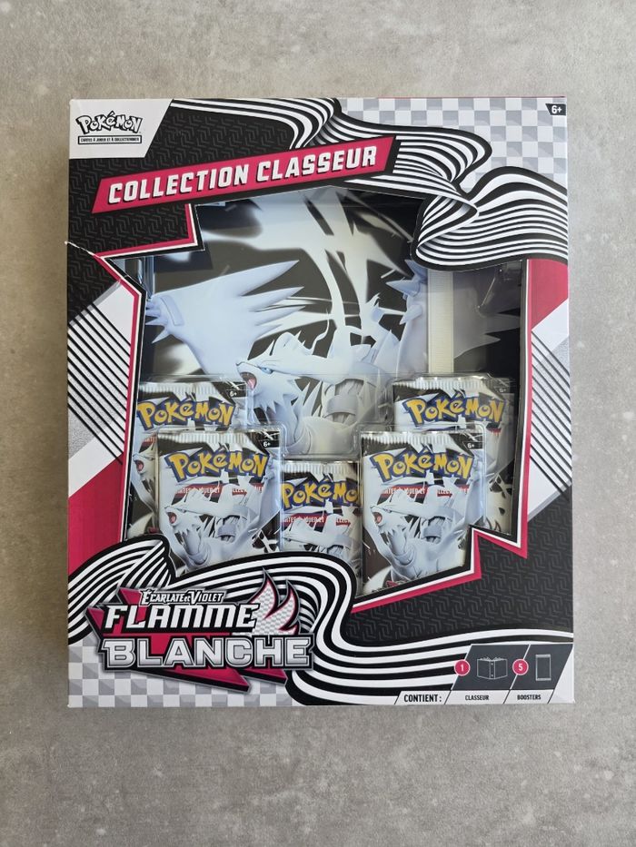 Classeur pokemon flamme blanche scellé français