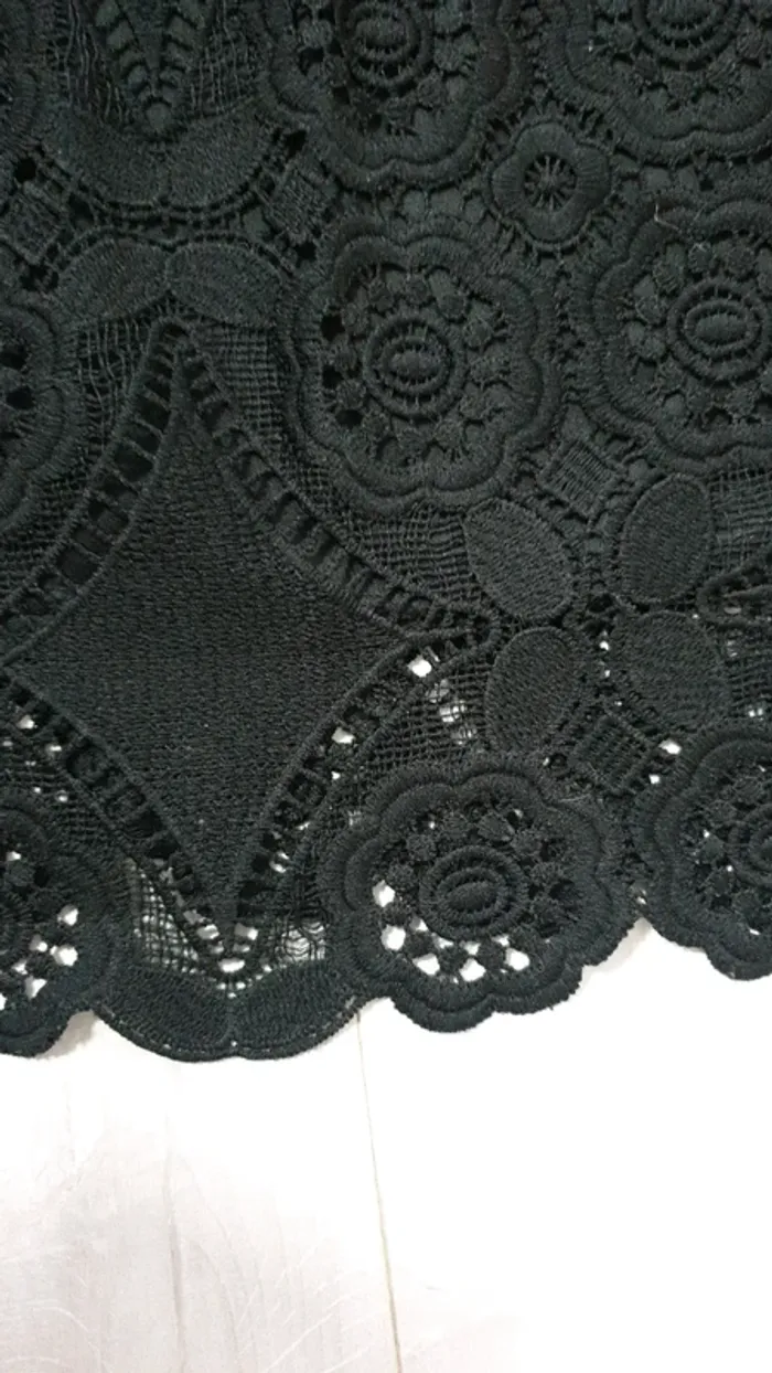 Robe noire brodée 12 ans - photo numéro 3