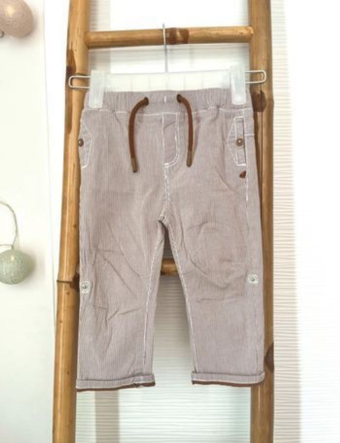 Lot de 2 pantalons en toile taille 18 mois - photo numéro 2
