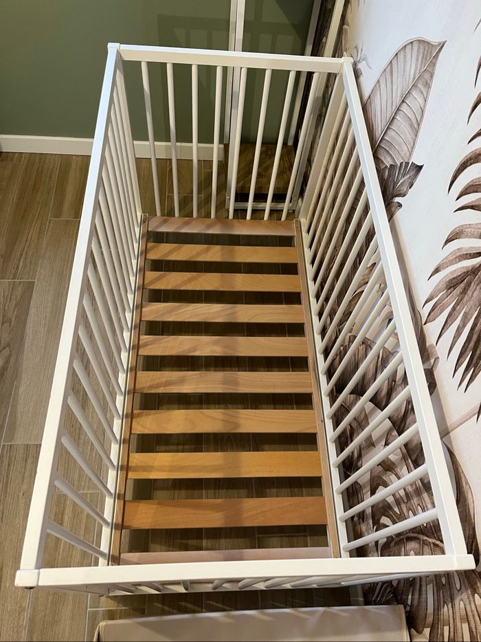 Lit bébé en bois avec matelas - photo numéro 2