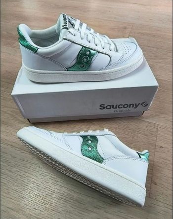 Baskets chaussures saucony en cuir neuves taille 37