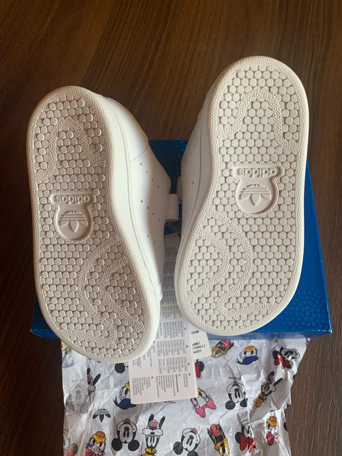 Chaussure bébé Disney Adidas Stan Smith 21 neuf - photo numéro 6