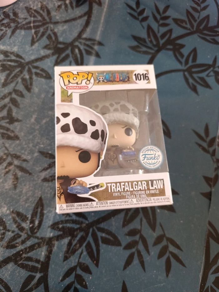 Funko pop one piece 1016 Trafalgar law