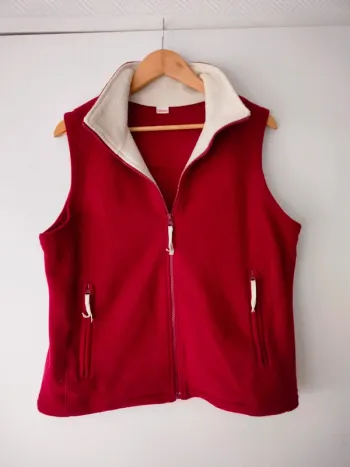 Veste polaire rouge et beige 3Suisses