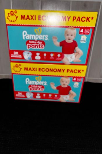 Lot de 2 Maxi Pack de 94 Couches Pampers  Baby-Dry Pants Neuf Dans L’emballage.