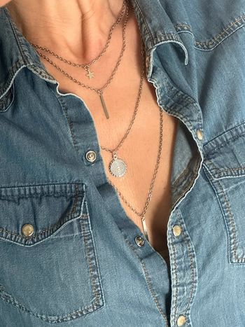 Collier à plusieurs rangs en laiton argente