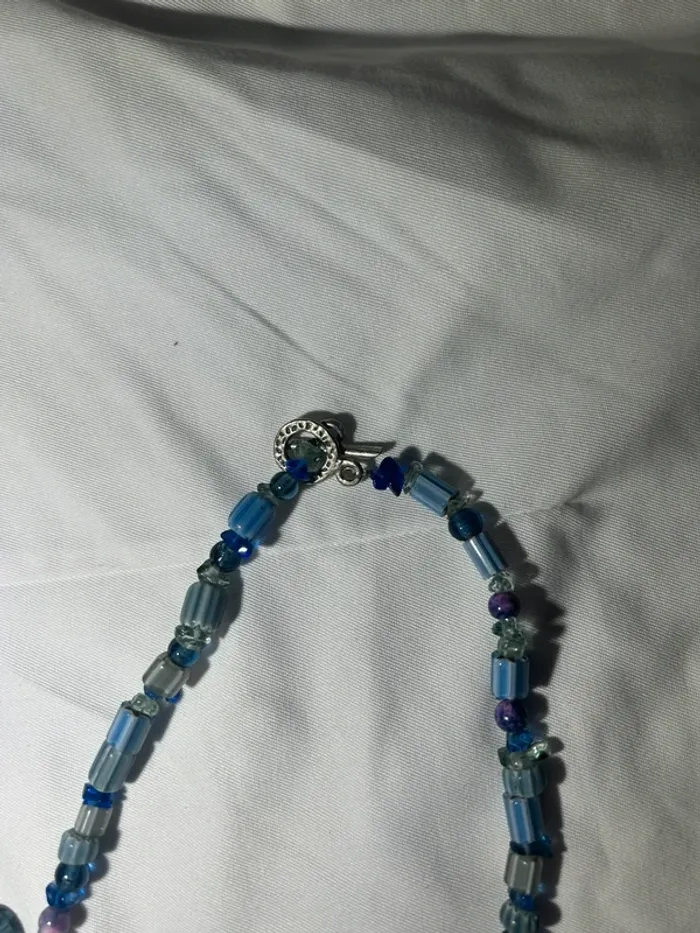 Collier bleu - photo numéro 4