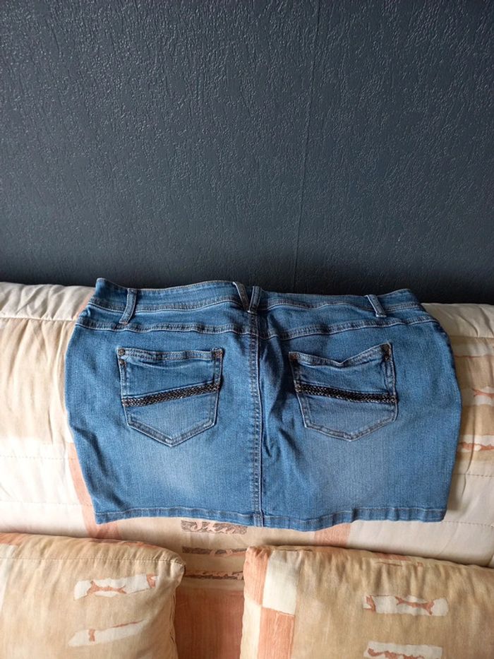 Mini jupe en jean - photo numéro 3