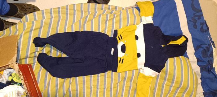 Vont jouer pour enfant de 2 à 8 ans vêtements neuf les chaussures n'ont jamais été utilisé ou très peu les chaussures adidas sont collector et je les vendrai pas en dessous de 20 € avec une paire au choix en plus ou un vêtement en plus les bottes ell - photo numéro 10