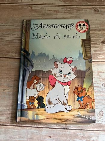 Marie vit sa vie - les aristochats