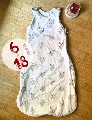 🌸 Gigoteuse printanière à fleurs – 6/18 mois