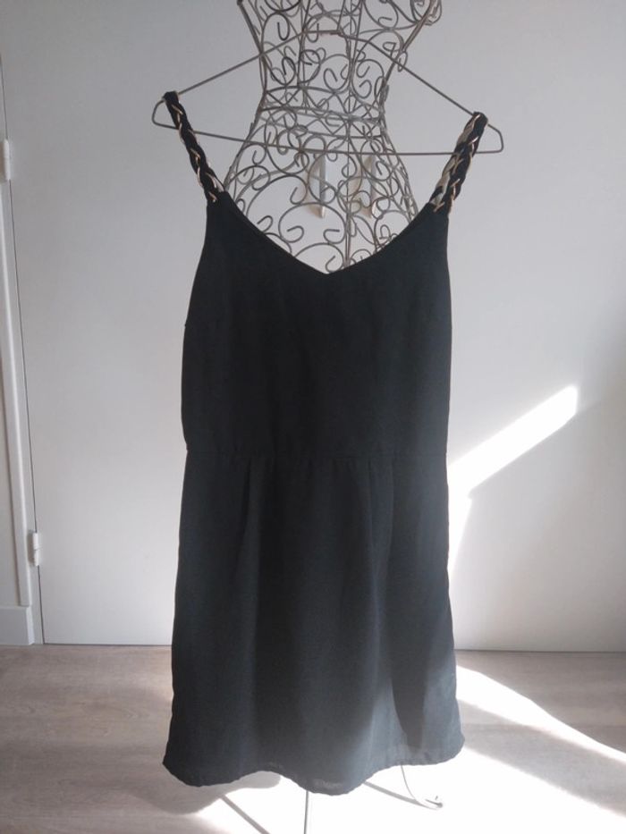 Jolie petite robe noire Only T36 - photo numéro 2