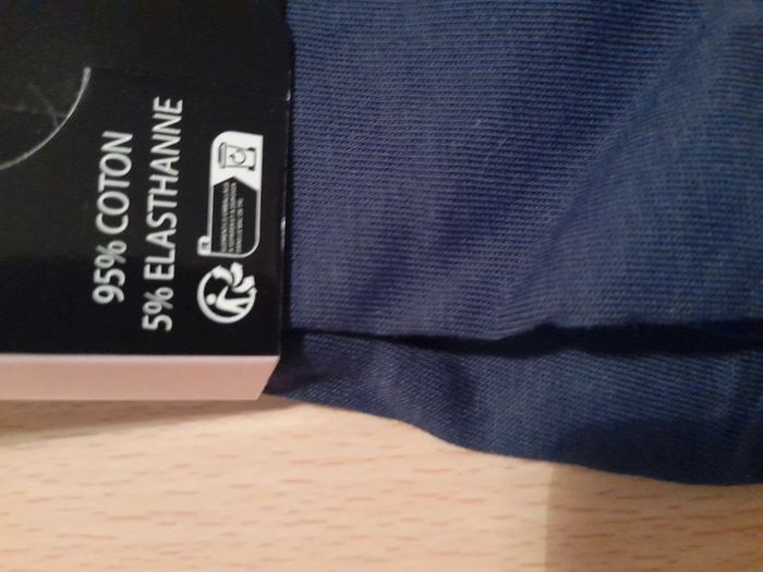 T-shirt bleu marine avec col dentelle taille M/L - photo numéro 2