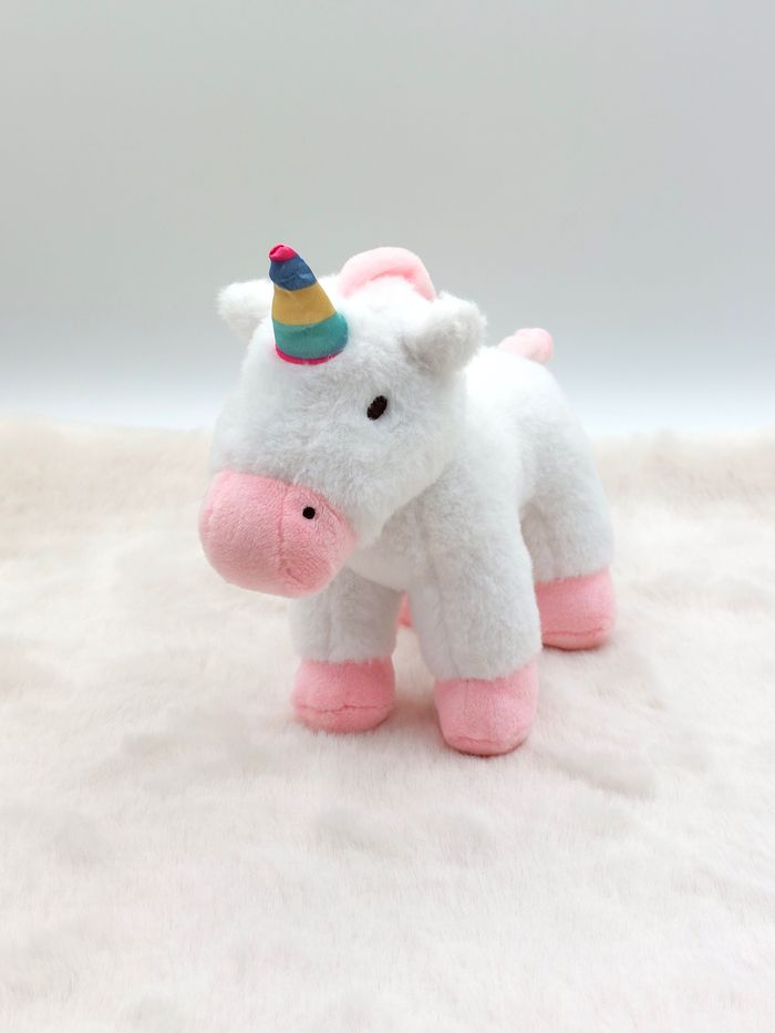 Petite peluche doudou licorne blanc rose corne arc-en-ciel vert jaune bleu 18 cm