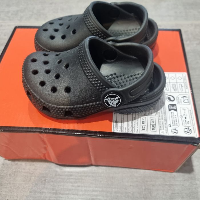 Crocs bébé taille 21-22